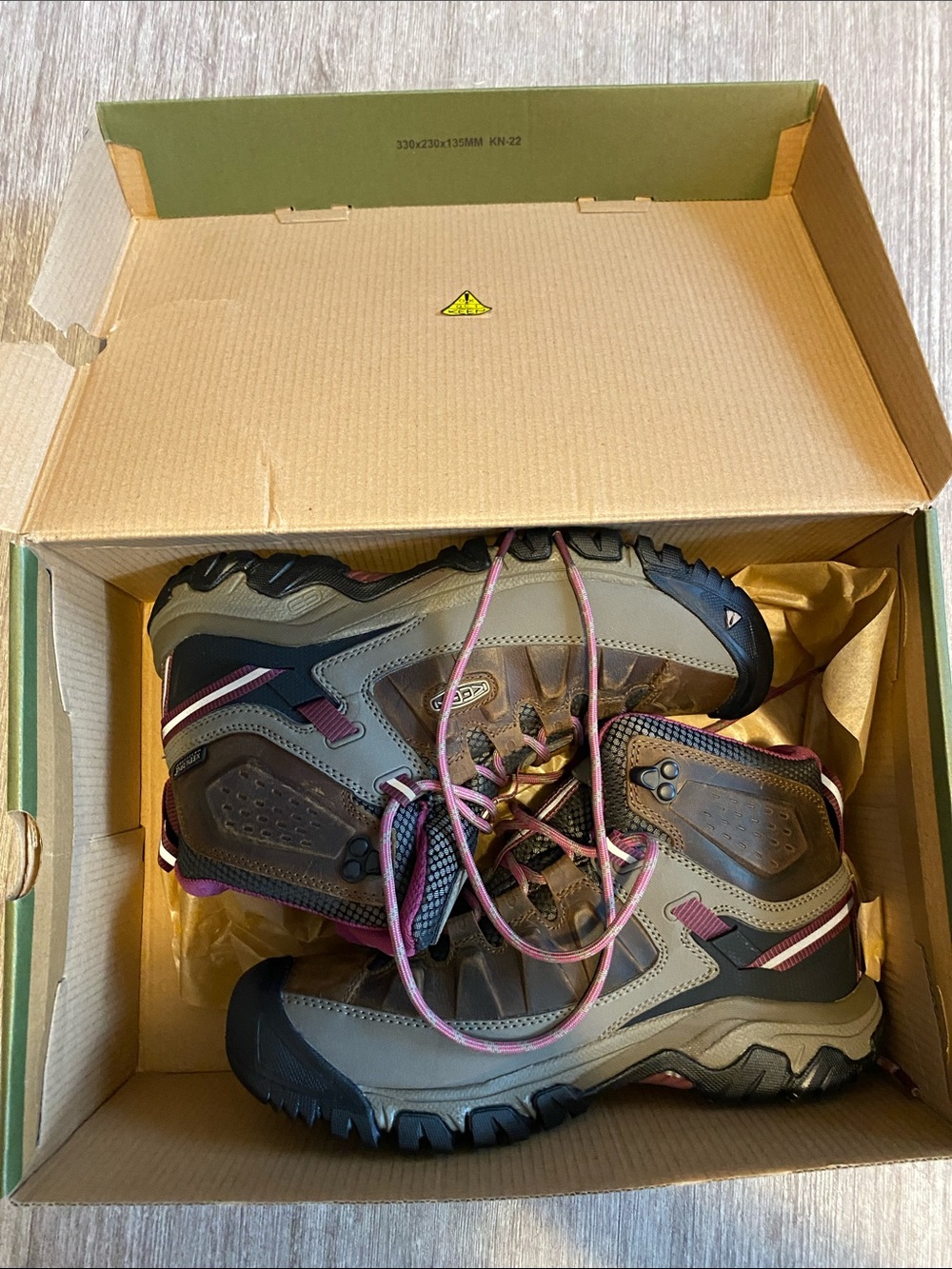 Keen Targhee III Mid WP Hiking Boots NWT